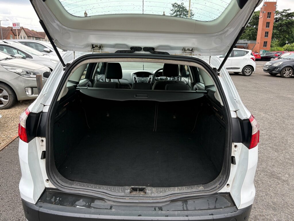 Ford Focus 1.6 Tdci Edge Estate Euro 5 Ss MA12GWL White #5