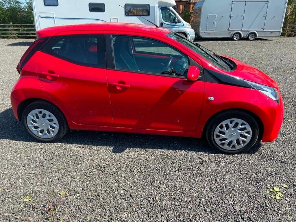Toyota Aygo Vvt-i X-play X-shift Tss SG70RBV Red #2