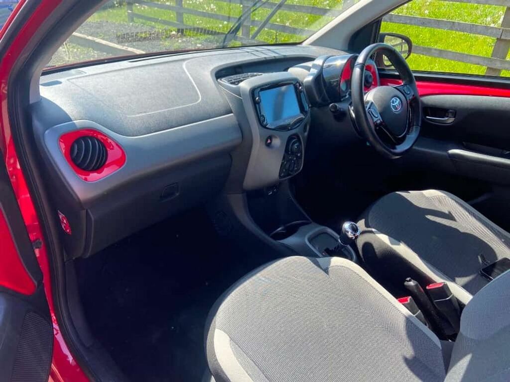 Toyota Aygo Vvt-i X-play X-shift Tss SG70RBV Red #4
