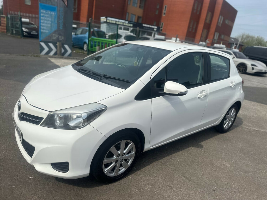 Toyota Yaris 1.33 Vvt-i Tr Hatchback MV62NHU White