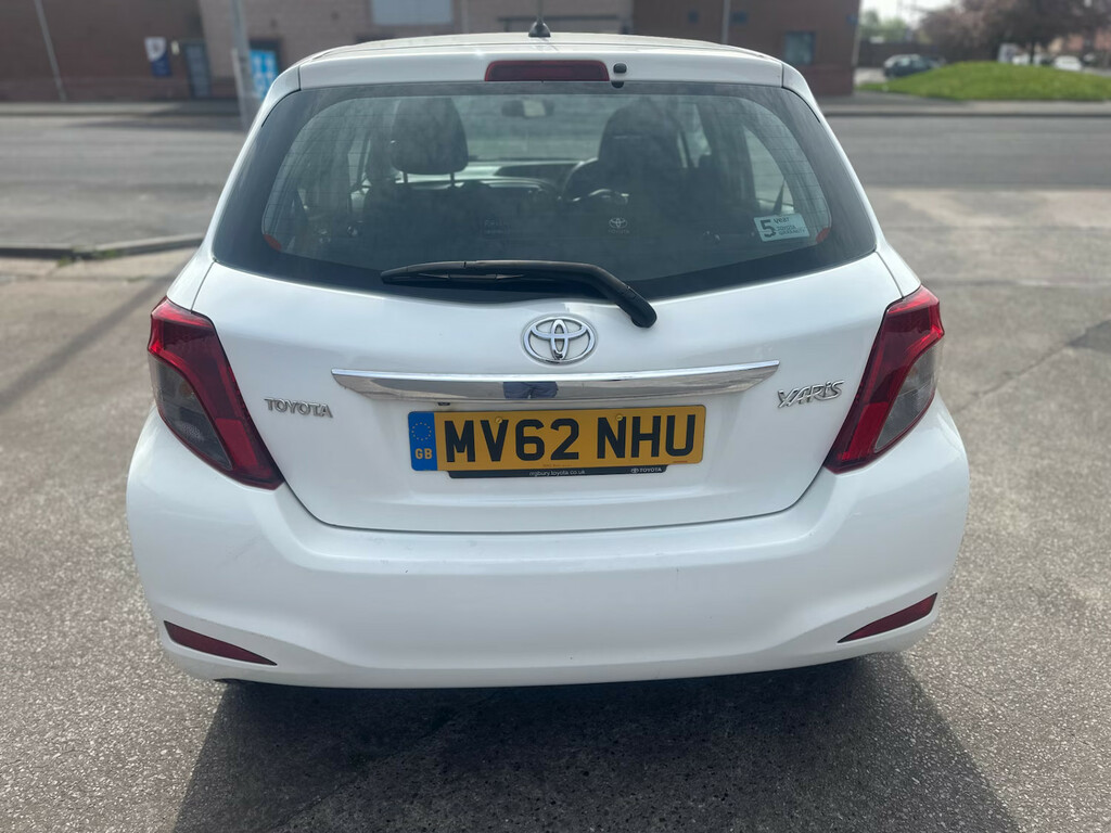 Toyota Yaris 1.33 Vvt-i Tr Hatchback MV62NHU White #6
