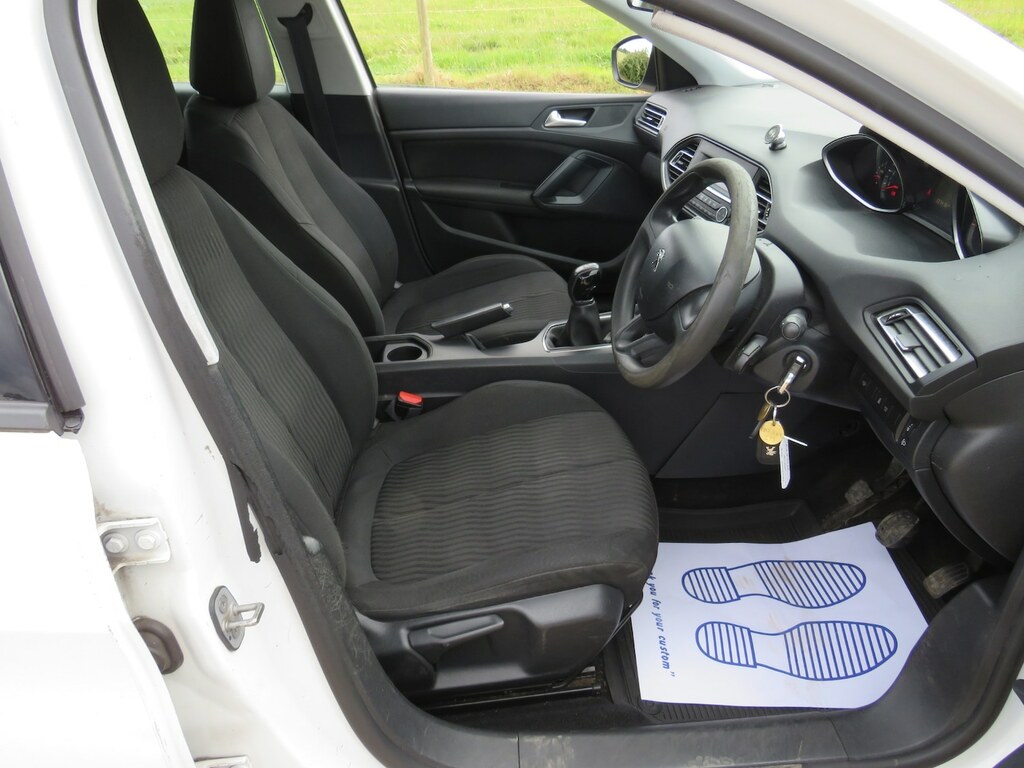 Peugeot 308 1.6 B Lue Hdi 100 Access YJ17EFY White #4