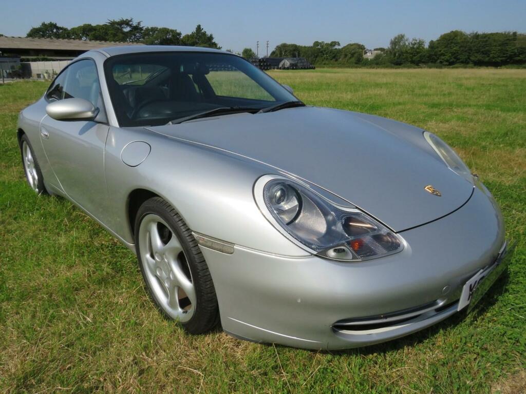 Porsche 911 Carrera 4 Silver