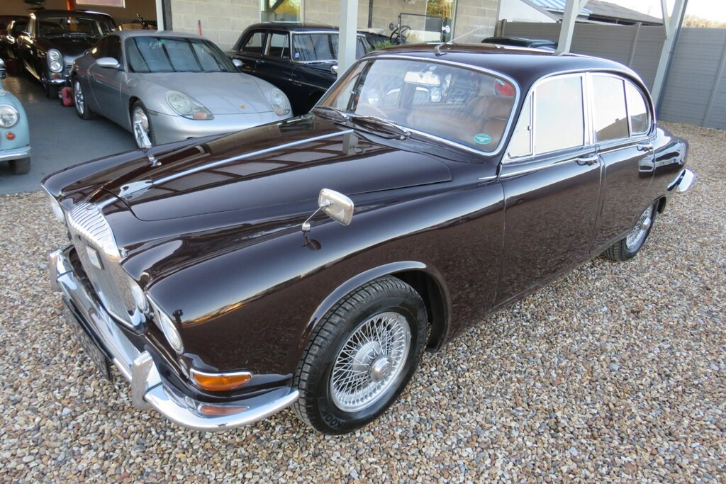 Daimler Sovereign Automatic Brown