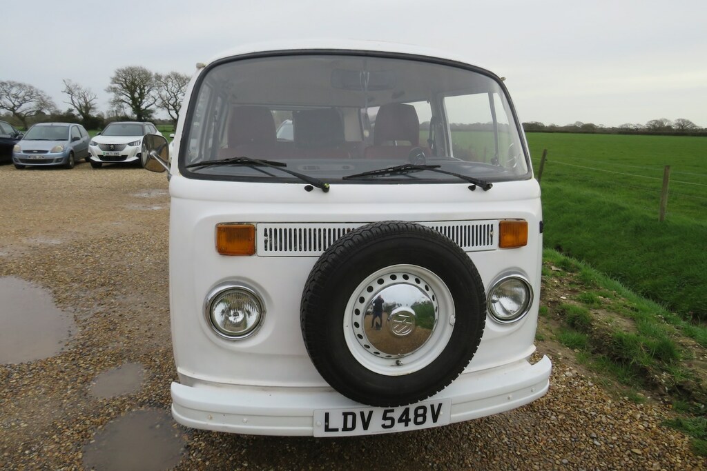 Volkswagen Transporter Bay Window With Reconditioned Engine Replacement P LDV548V White #4