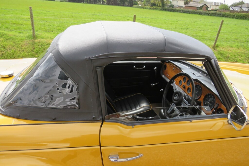 Triumph TR6 With Overdrive TTU794H Yellow #6