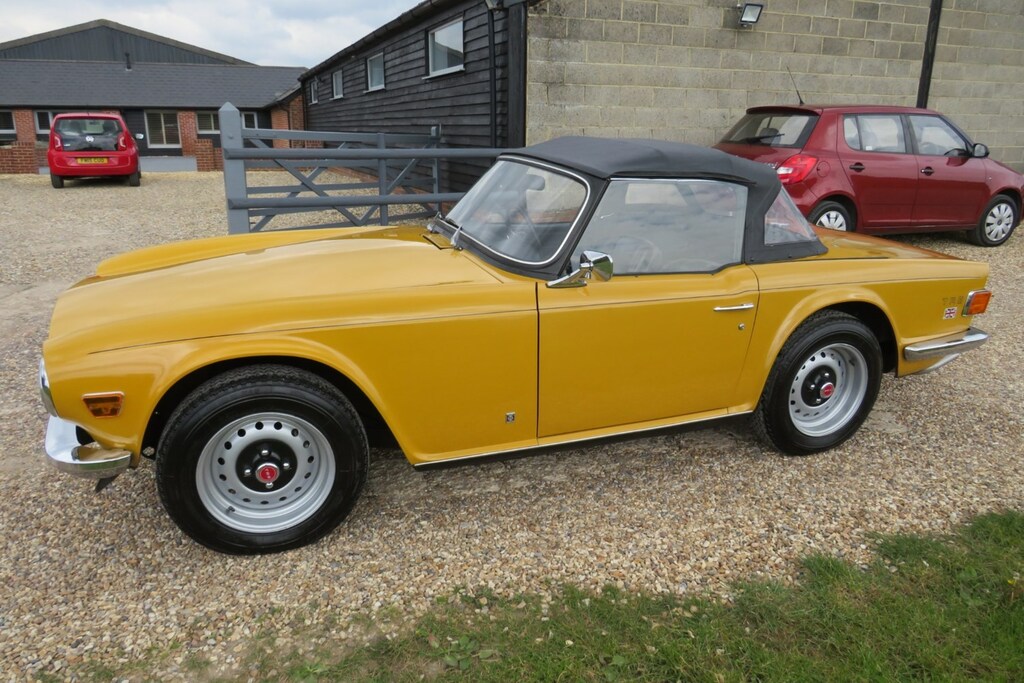Triumph TR6 With Overdrive TTU794H Yellow