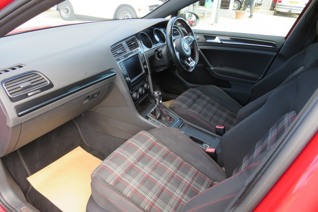 Volkswagen Golf 2.0 Tsi Gti Performance Pack GK63XRA Red #5