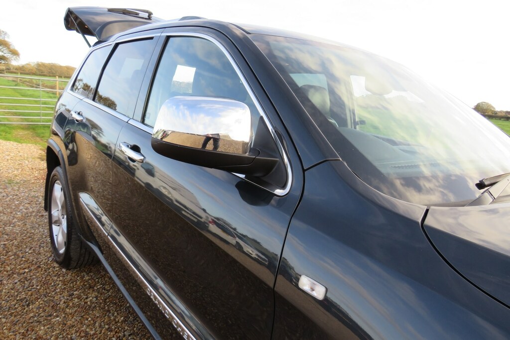Jeep Grand Cherokee Suv White #26