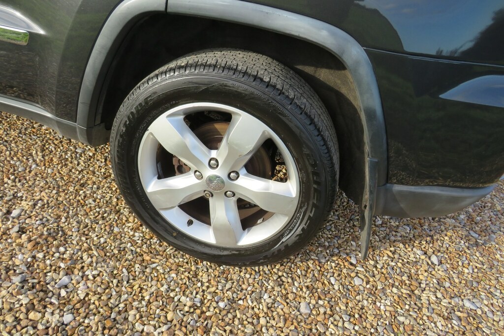 Jeep Grand Cherokee Suv White #32