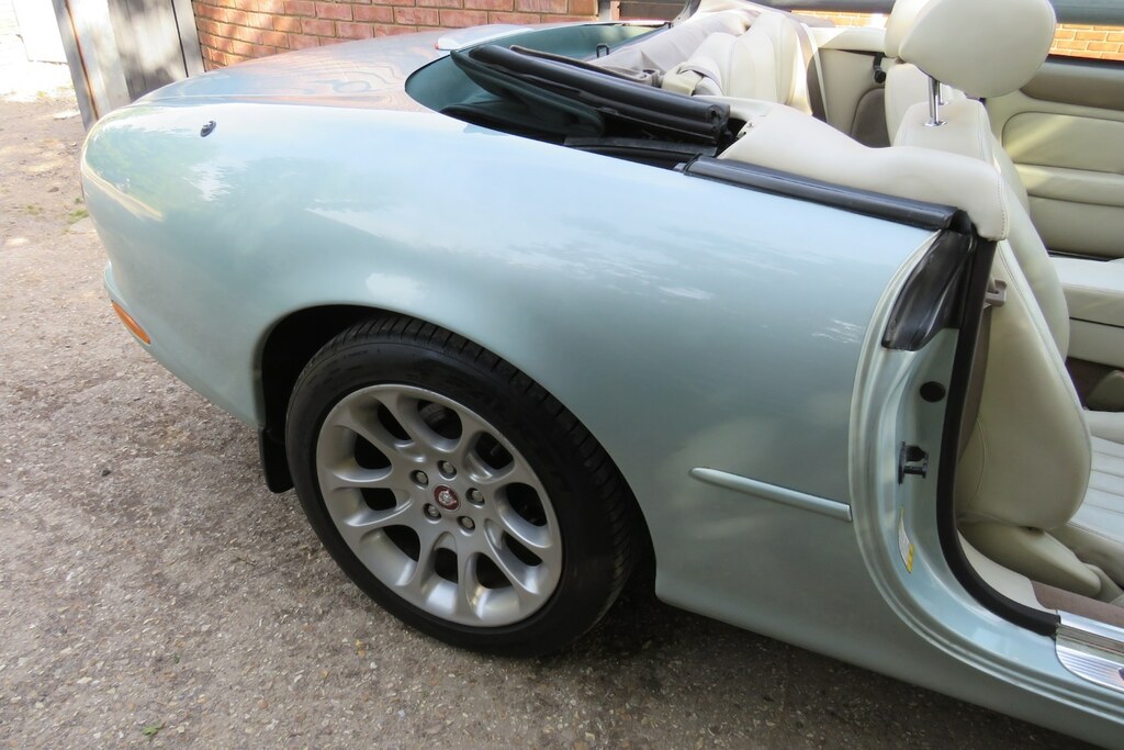 Jaguar XK8 Convertible 4.0 2001 Green #24