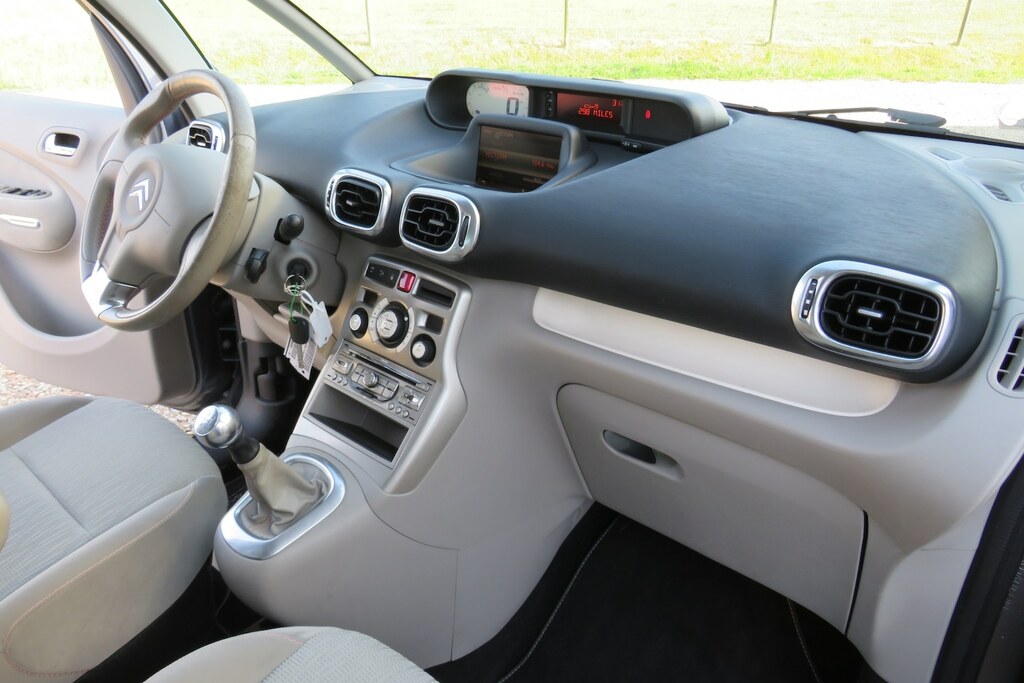 Citroen C3 Picasso Hdi 30 000 Miles Left Hand Drive One Owner From Ne Grey #4
