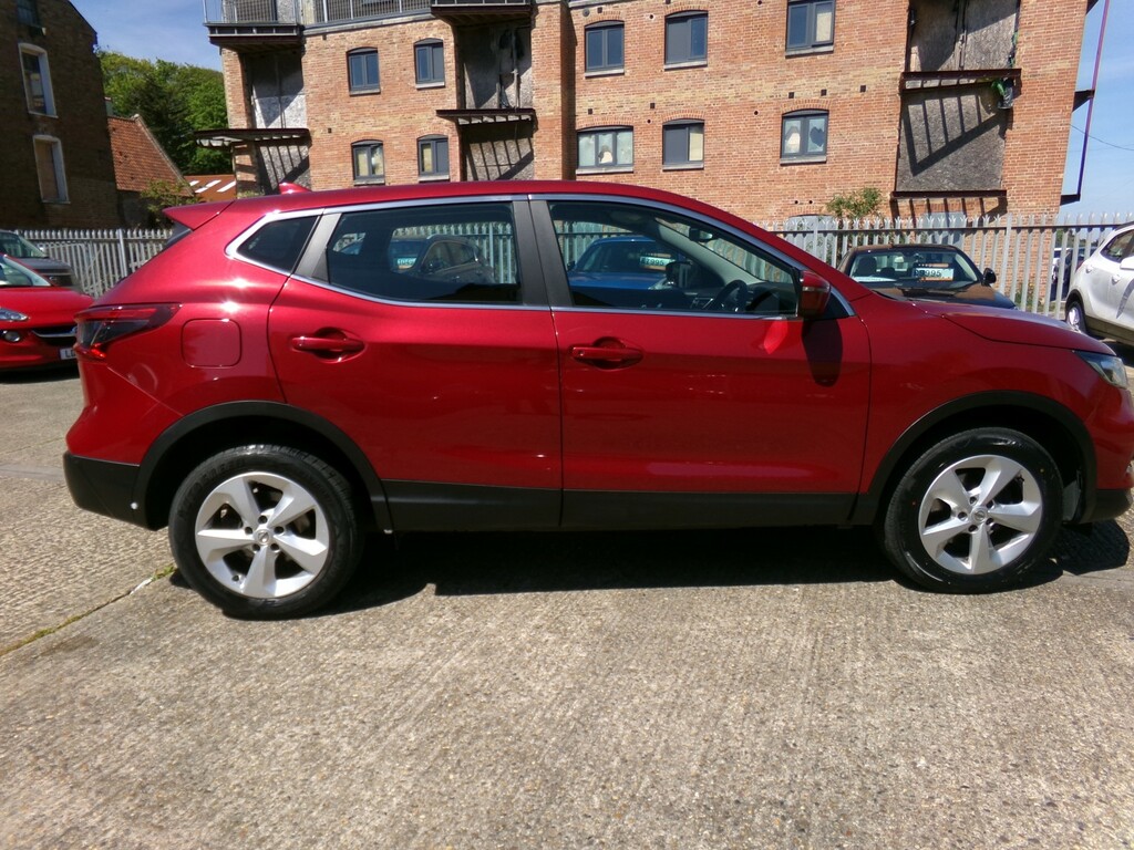 Nissan Qashqai Suv 1.3 Dig-t Acenta Premium 2020 KE69HBY Red #3