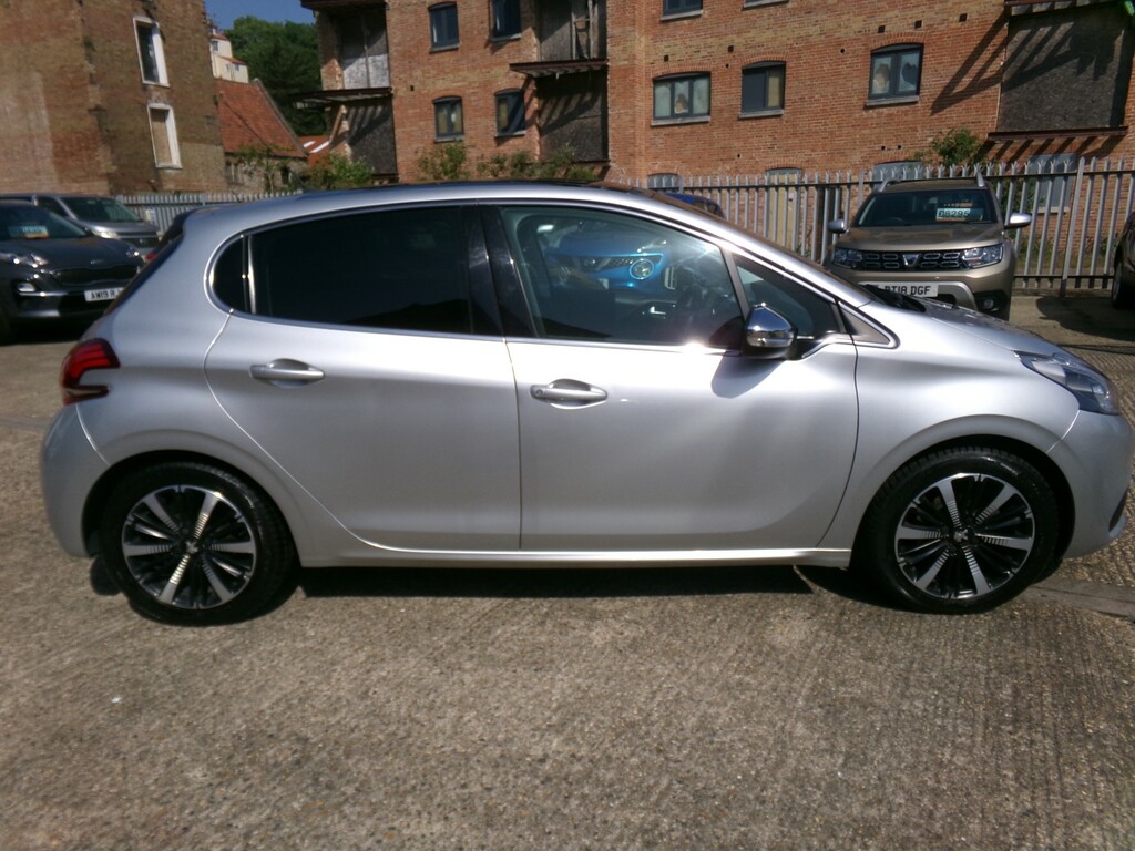 Peugeot 208 Hatchback 1.2 Puretech Allure Premium 2018 MD18KHW Silver #3