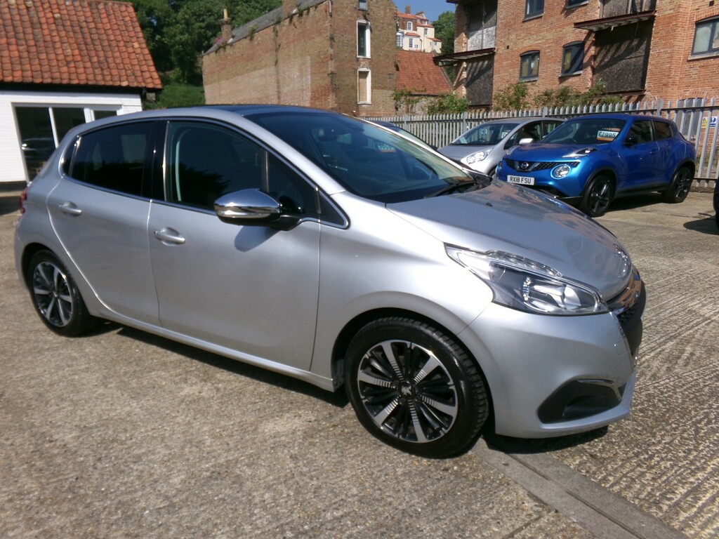 Peugeot 208 Hatchback 1.2 Puretech Allure Premium 2018 MD18KHW Silver #2