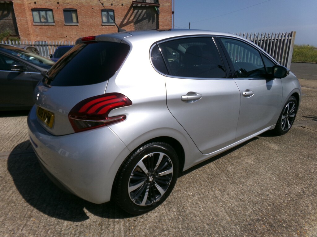 Peugeot 208 Hatchback 1.2 Puretech Allure Premium 2018 MD18KHW Silver #4