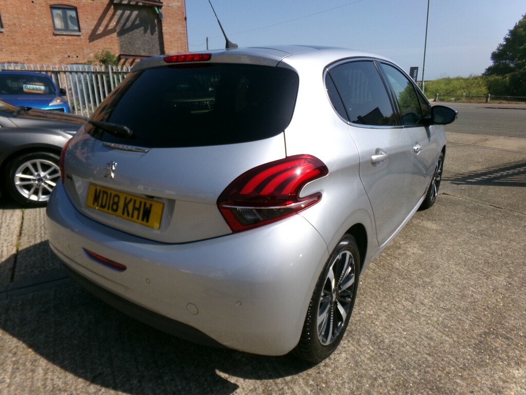 Peugeot 208 Hatchback 1.2 Puretech Allure Premium 2018 MD18KHW Silver #5