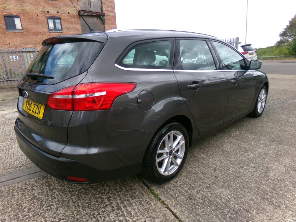 Ford Focus Estate 1.6 Zetec 2016 VX16ZZN Grey #4