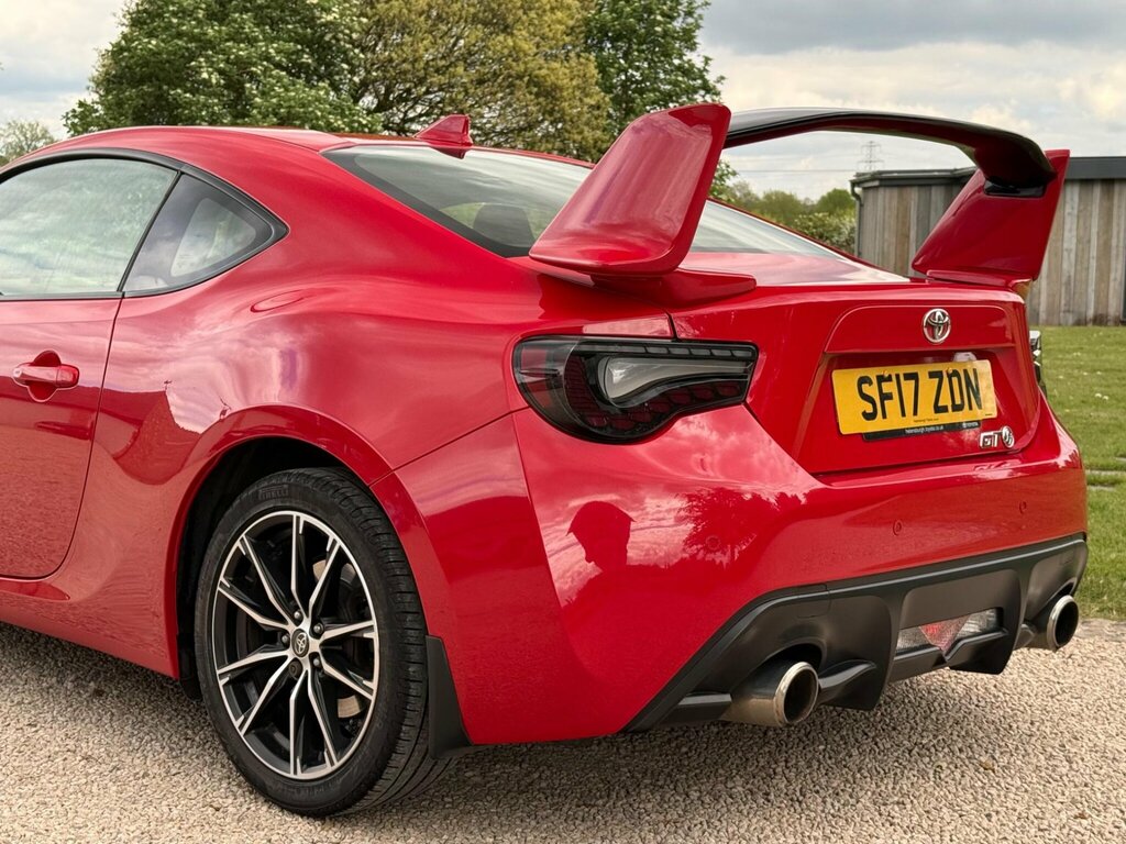 Toyota GT86 D-4s Pro White #9