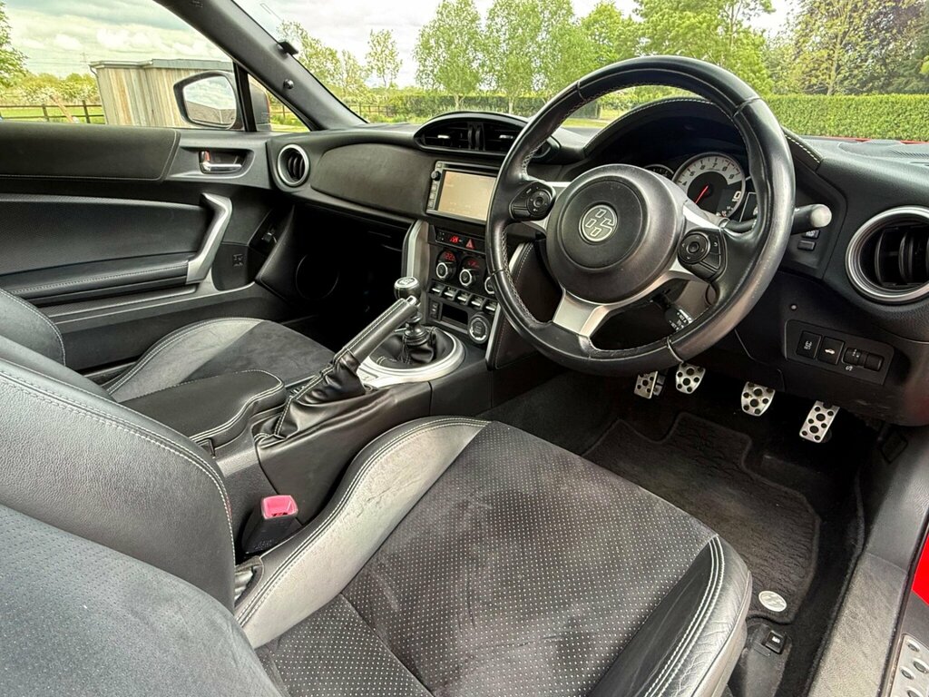 Toyota GT86 D-4s Pro White #14