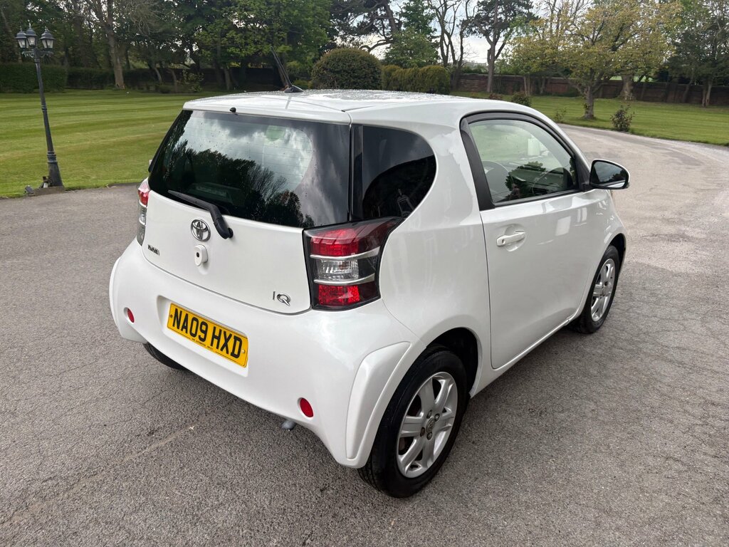 Toyota IQ 1.0 Vvt-i Hatchback Euro 4 68 B White #4