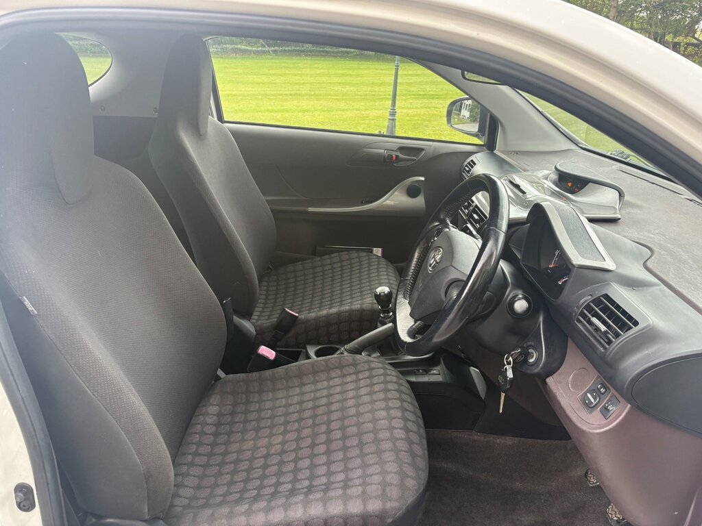 Toyota IQ 1.0 Vvt-i Hatchback Euro 4 68 B White #6