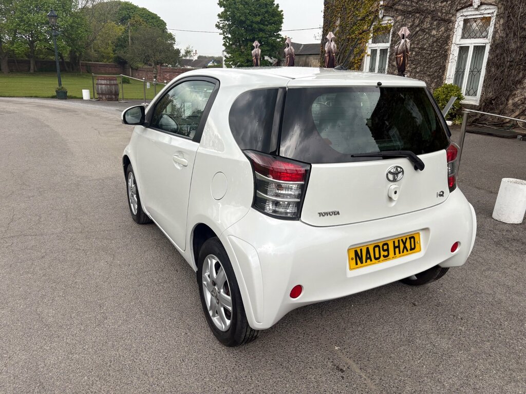 Toyota IQ 1.0 Vvt-i Hatchback Euro 4 68 B White #3