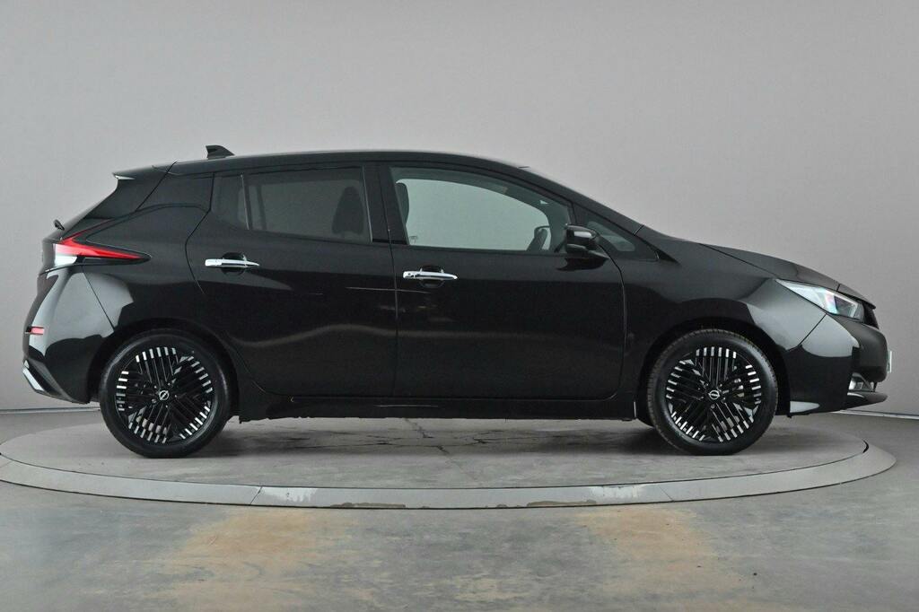 Nissan Leaf 39Kwh N Connecta Hatchback DS72KYH Black #3