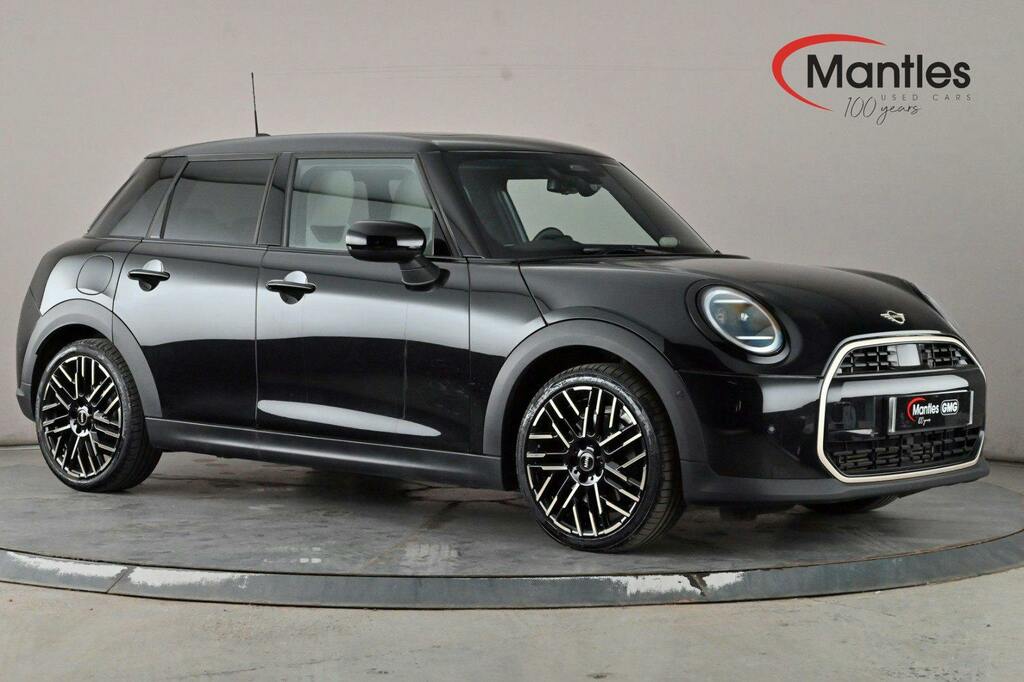 Mini Hatch 1.5C Exclusive Hatchback Steptronic S Black