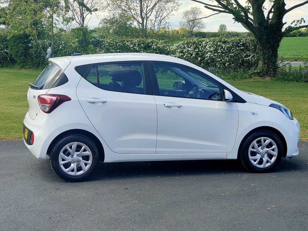 Hyundai I10 1.0 Se NV17XFR White #3