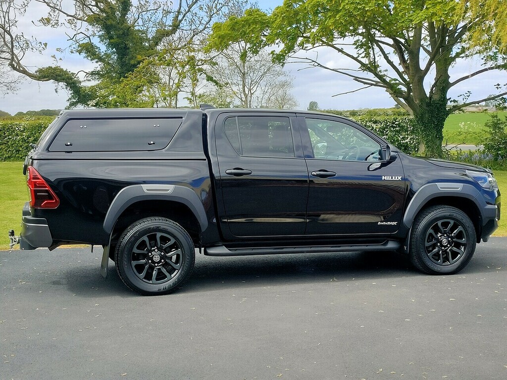 Toyota HILUX D-4d Invincible X SY23NTE Black #3