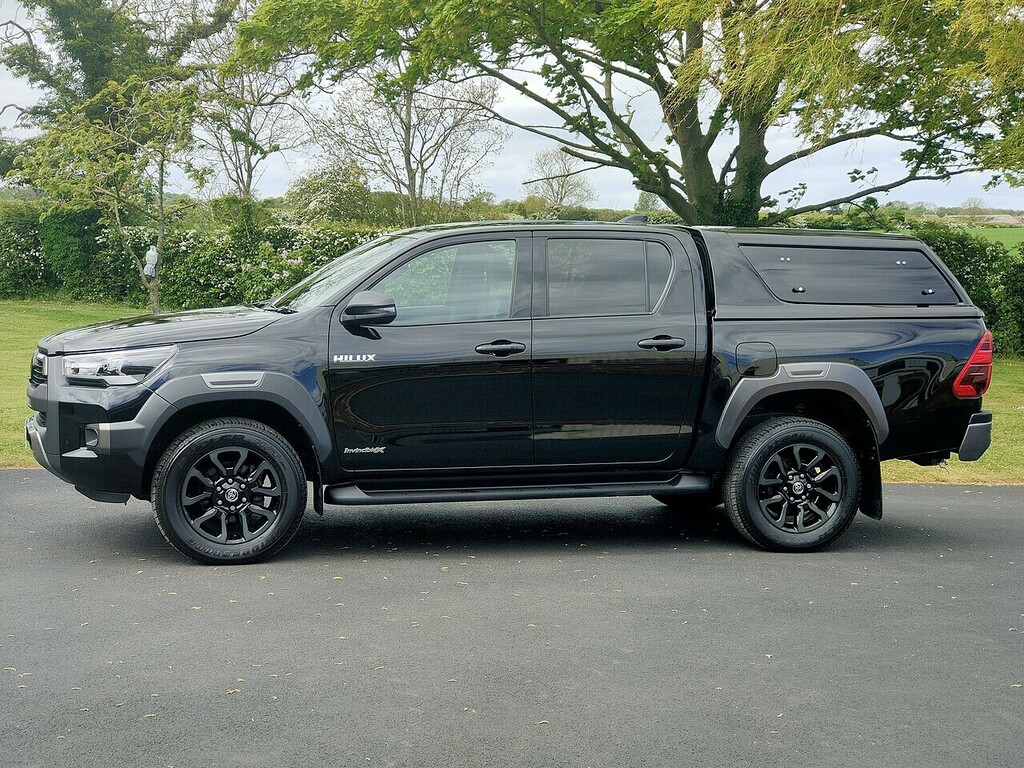 Toyota HILUX D-4d Invincible X SY23NTE Black #2