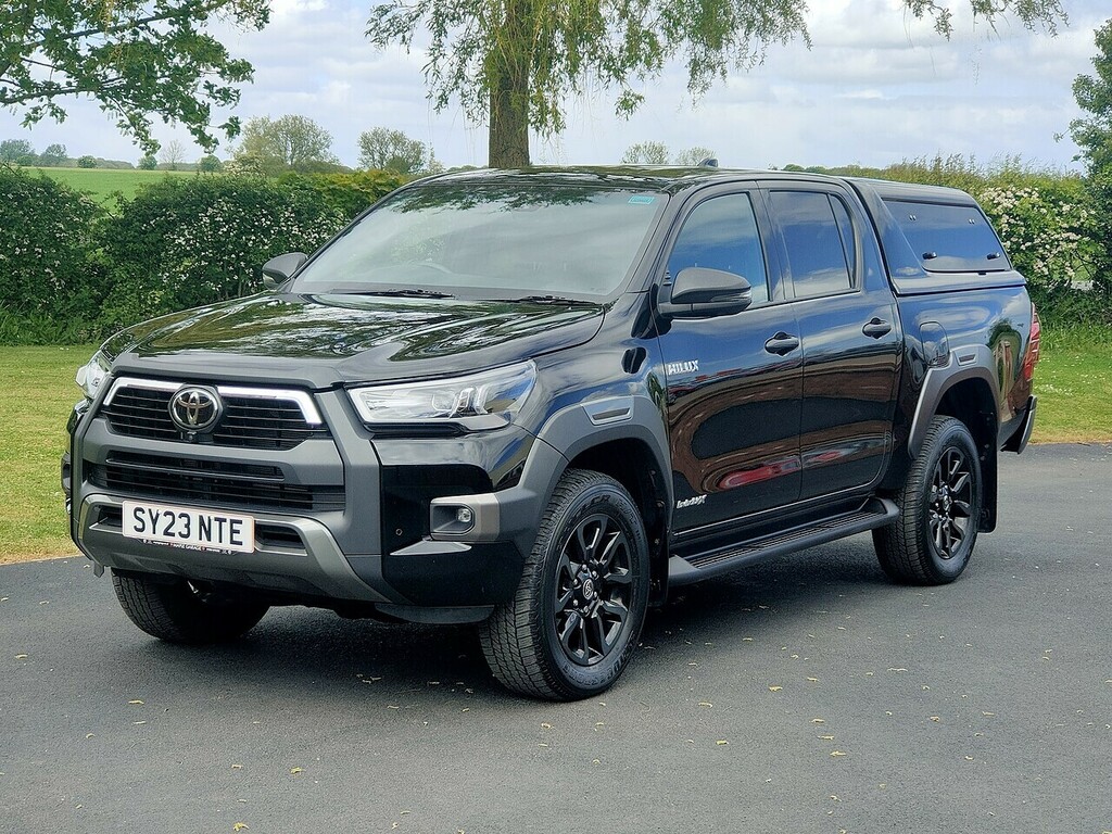 Toyota HILUX D-4d Invincible X Black
