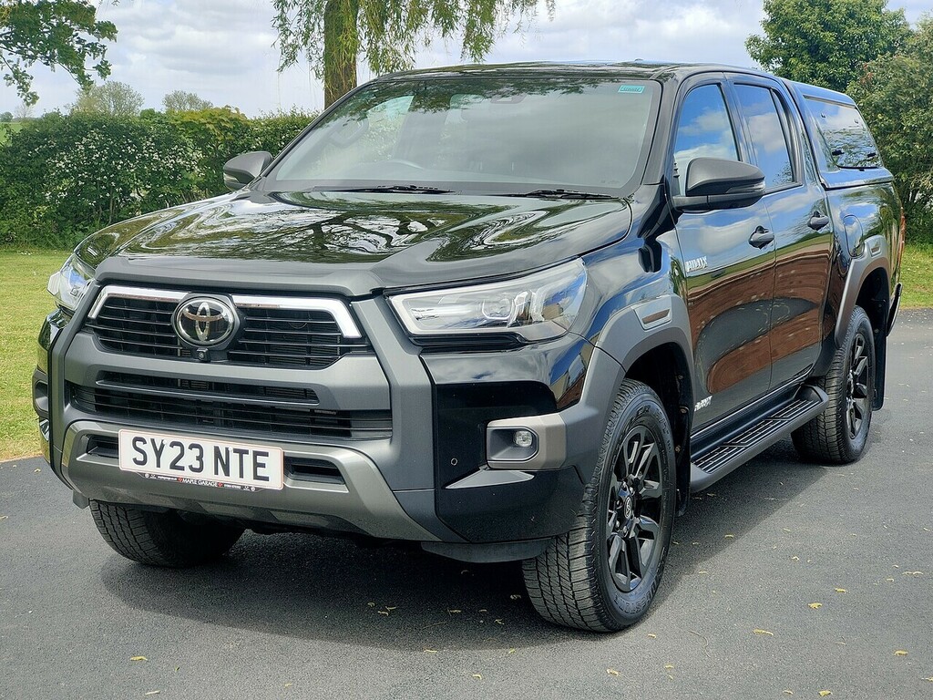 Toyota HILUX D-4d Invincible X SY23NTE Black #6