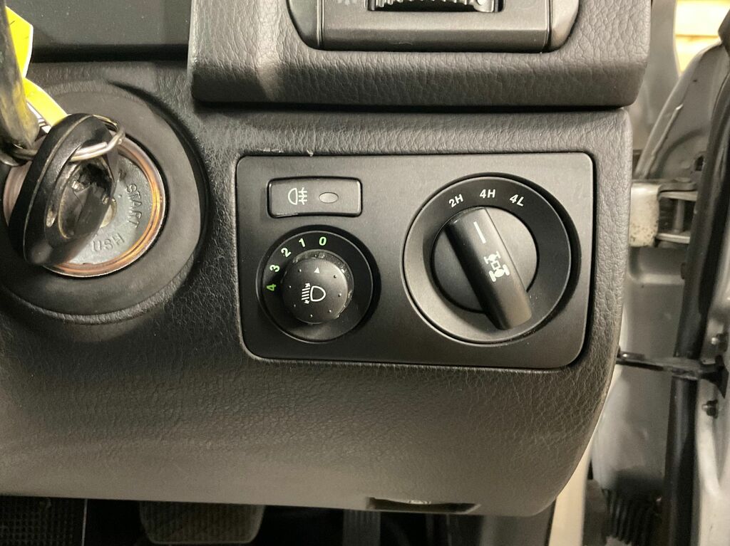 SsangYong Rexton  White #38