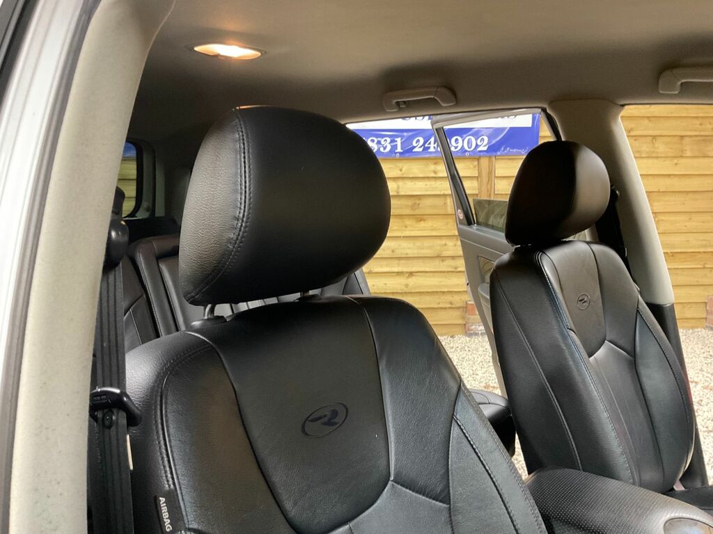 SsangYong Rexton  White #16