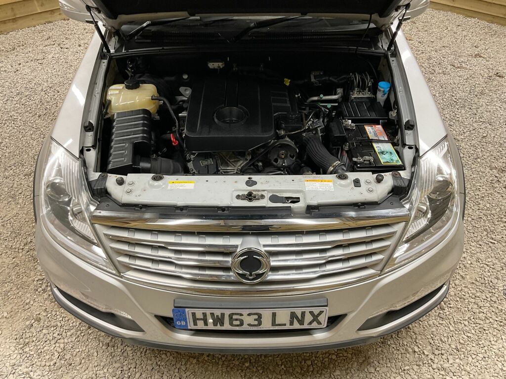 SsangYong Rexton  White #48