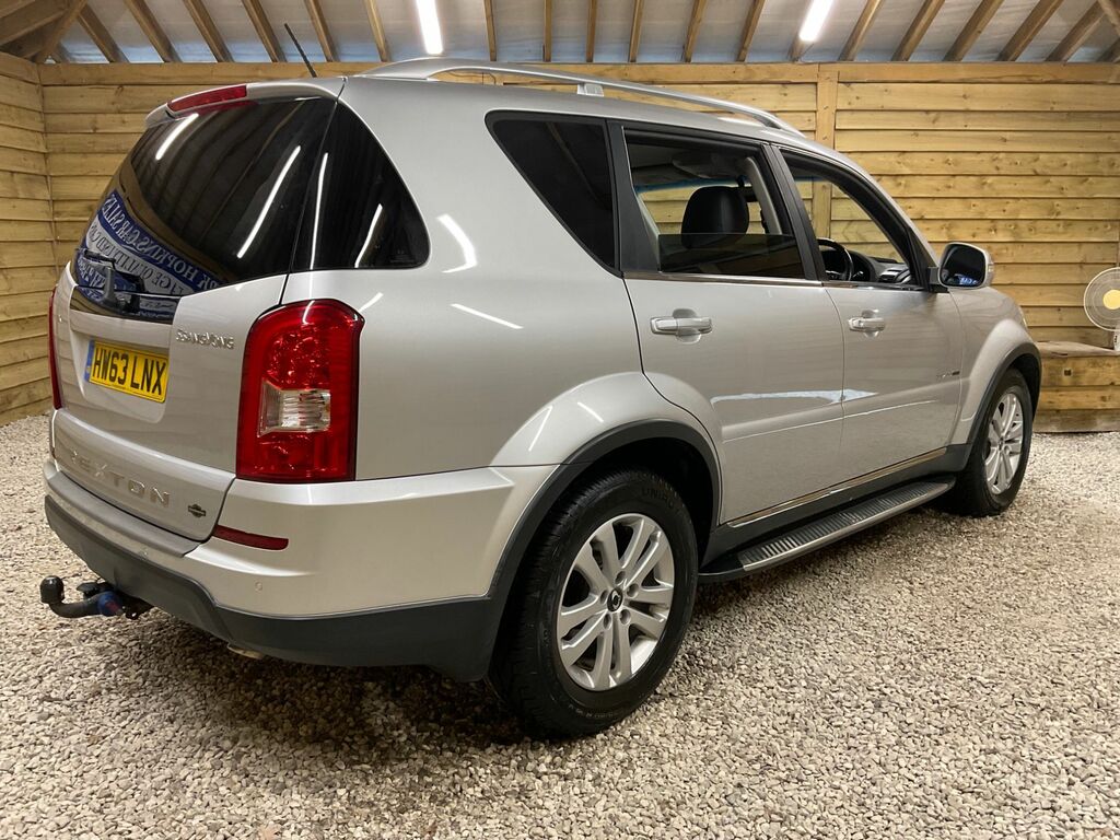 SsangYong Rexton  White #7
