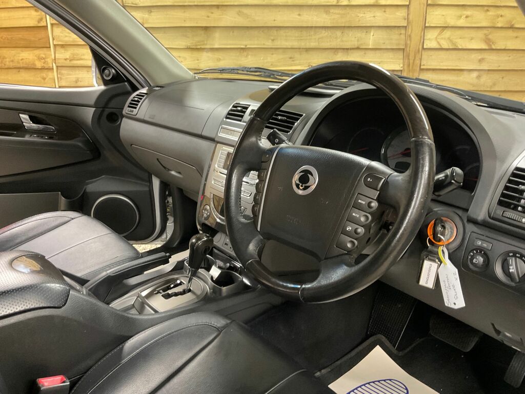SsangYong Rexton  White #12