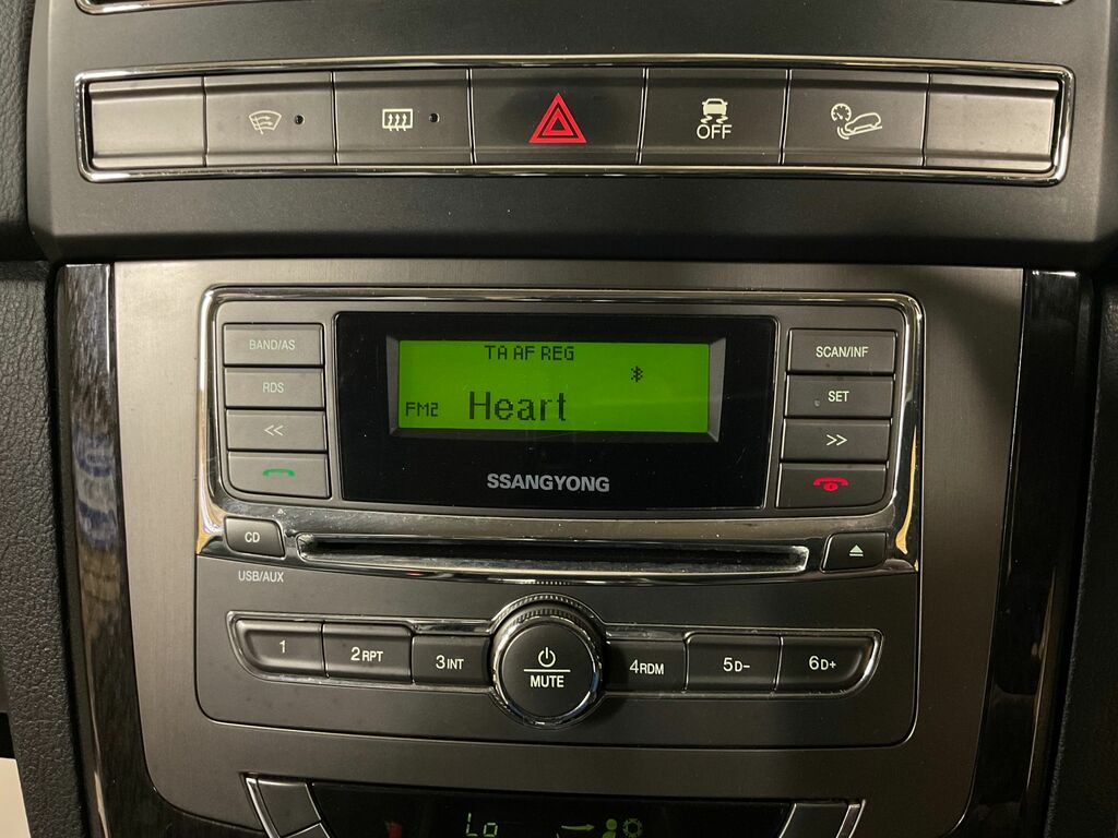 SsangYong Rexton  White #41