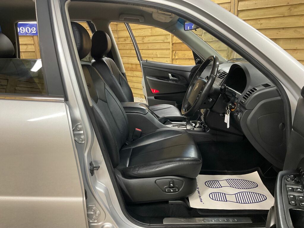 SsangYong Rexton  White #13