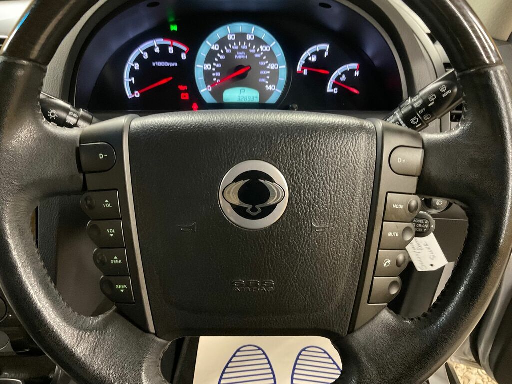 SsangYong Rexton  White #35