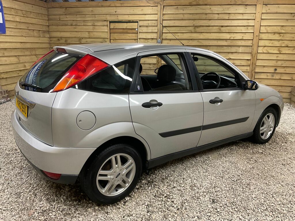 Ford Focus 16V Ghia Hatchback HX02EDO Silver #6