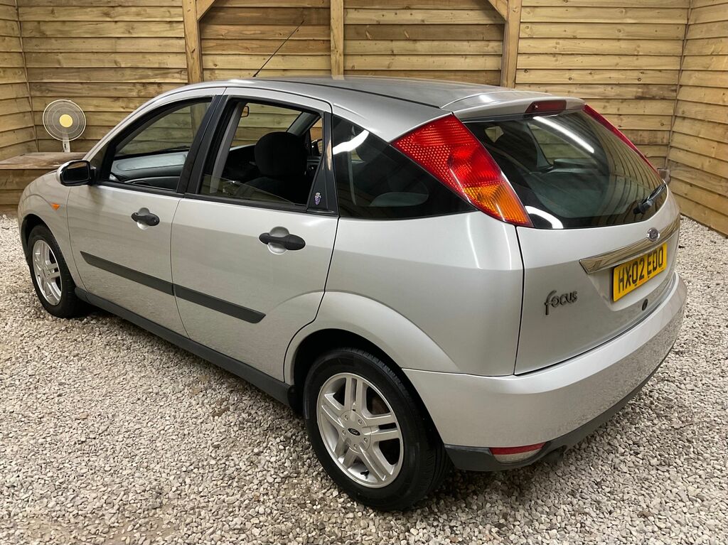 Ford Focus 16V Ghia Hatchback HX02EDO Silver #4