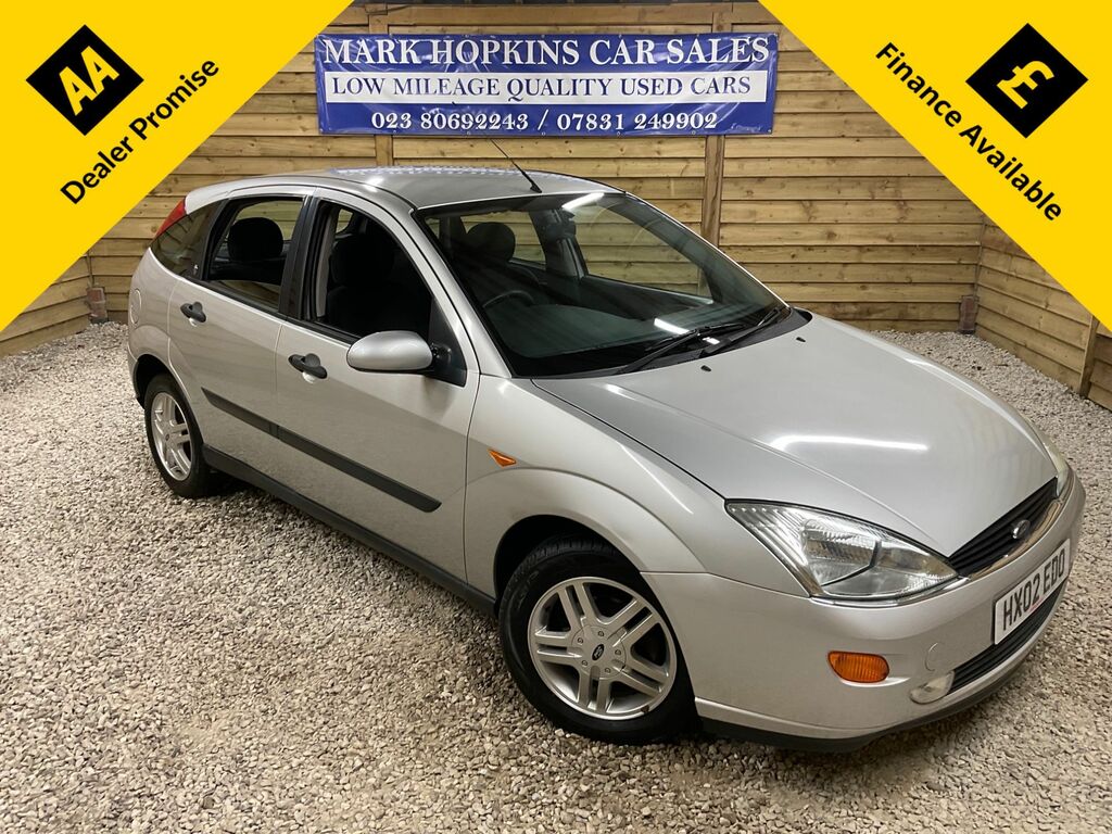 Ford Focus 16V Ghia Hatchback Silver
