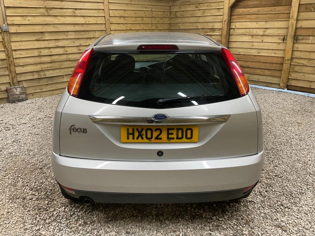 Ford Focus 16V Ghia Hatchback HX02EDO Silver #5