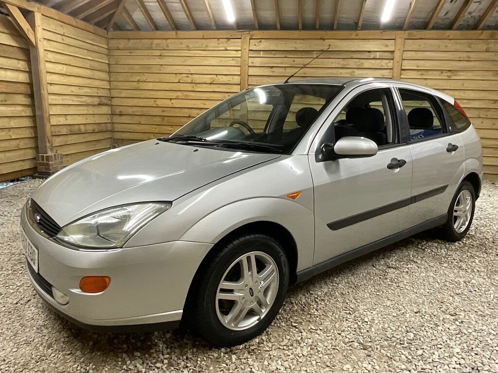 Ford Focus 16V Ghia Hatchback HX02EDO Silver #3