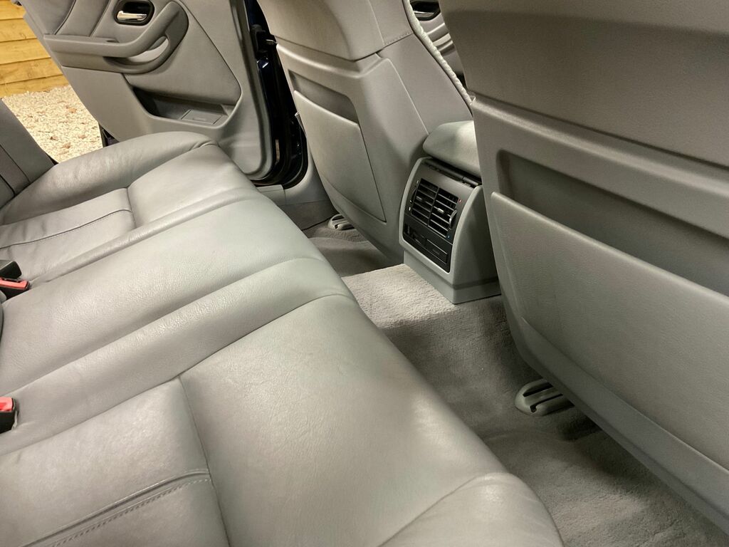 BMW 5 Series Se Black #18