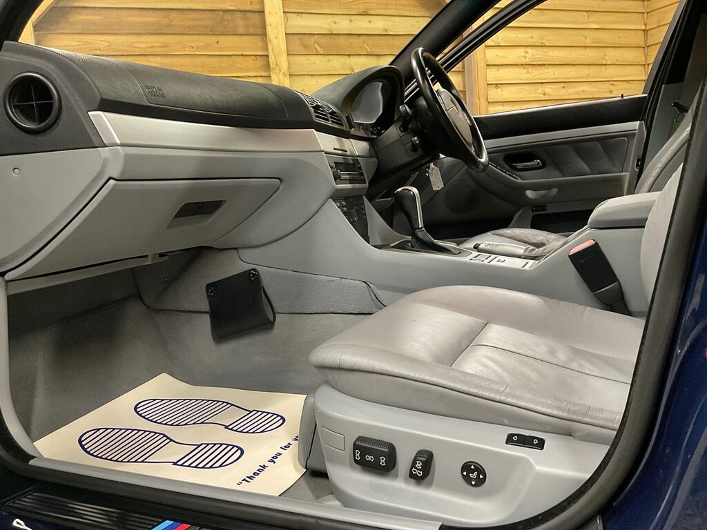BMW 5 Series Se Black #20