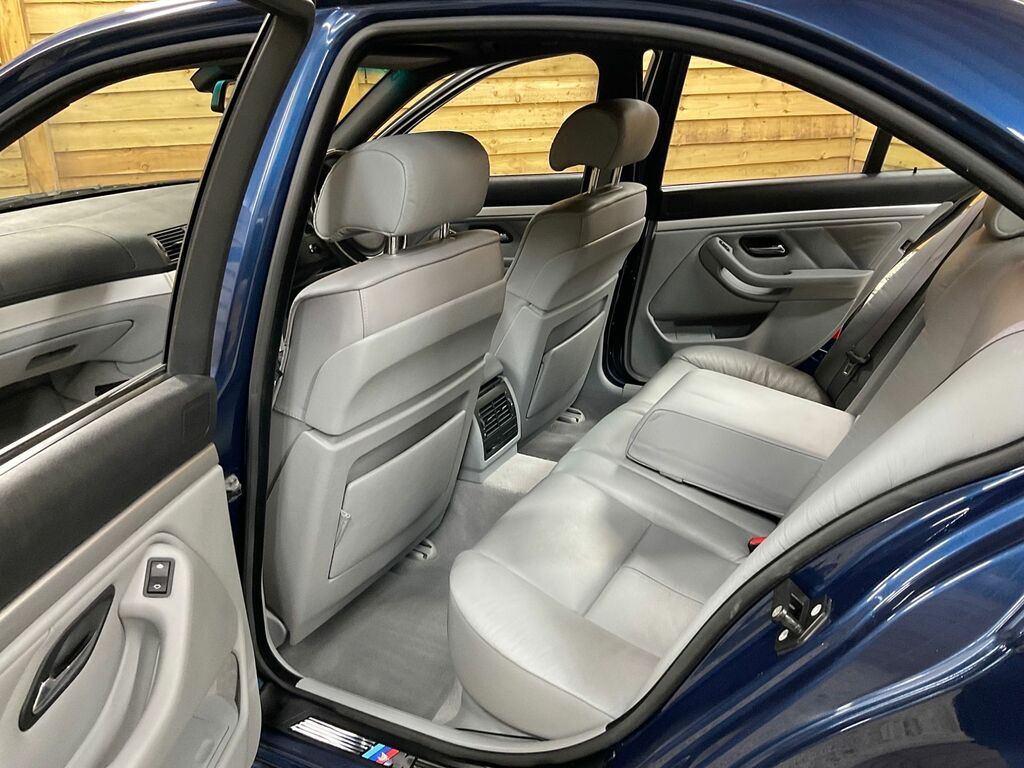 BMW 5 Series Se Black #24